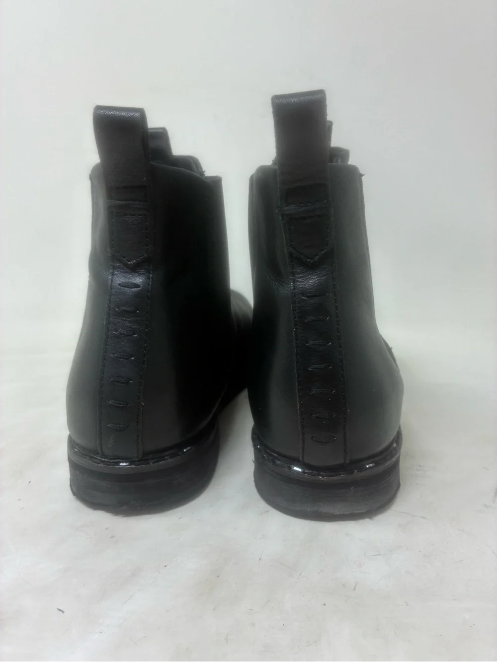 OTBT, Men's Black Leather Chelsea Boots - Classic Slip-On Style